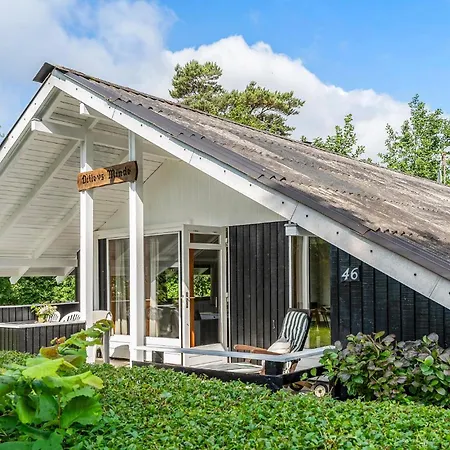 4 Bedroom Beautiful In Sydals * Skovbyballe